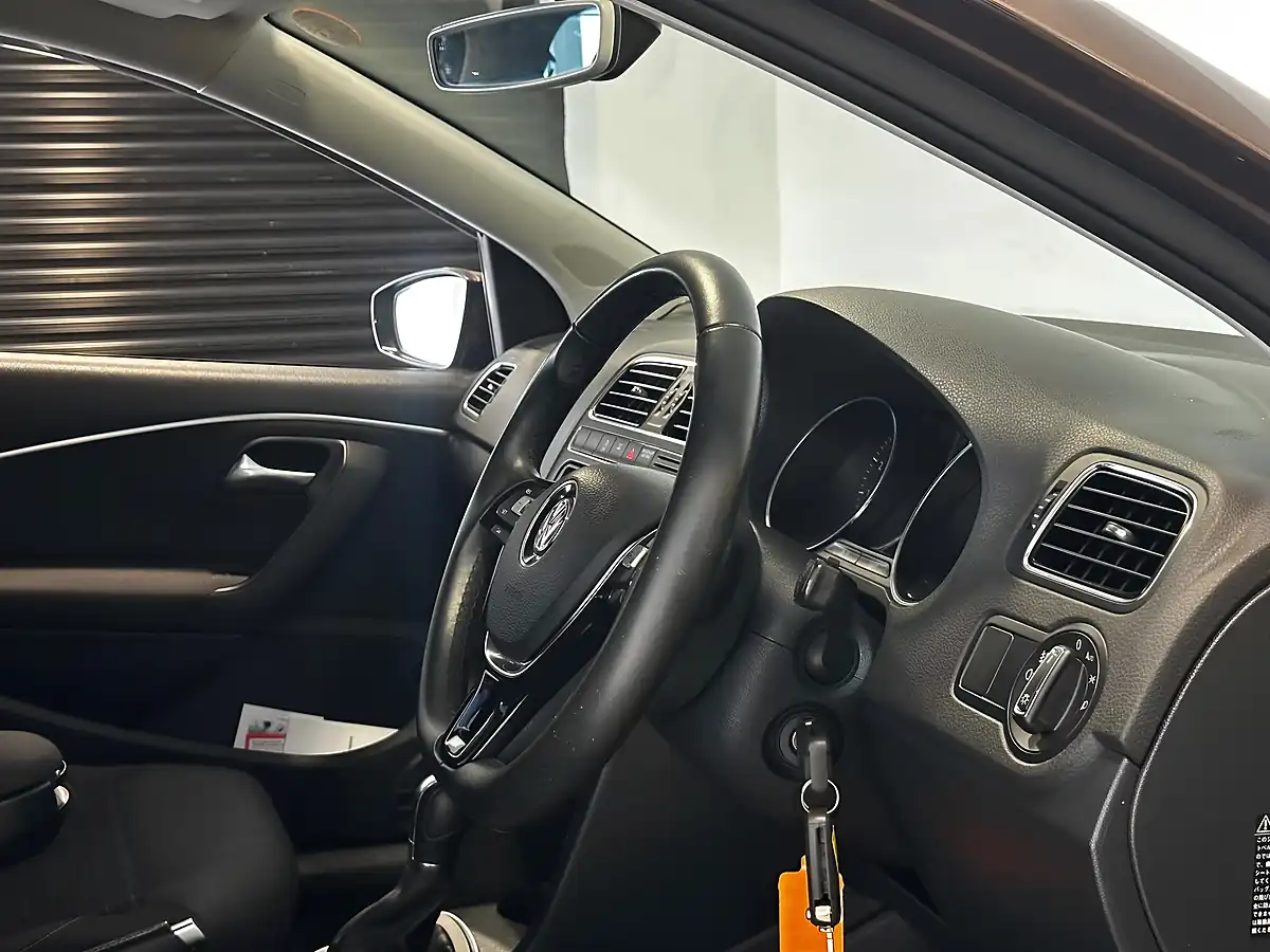 Used 2015 Volkswagen Polo Se Bluemotion Tech Brown - Interior and Exterior details 2