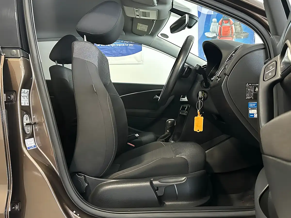 Used 2015 Volkswagen Polo Se Bluemotion Tech Brown - Interior and Exterior details 3