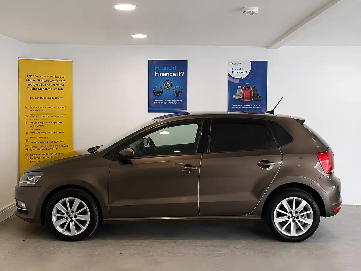 Used 2015 Volkswagen Polo Se Bluemotion Tech Brown - Interior and Exterior details 9