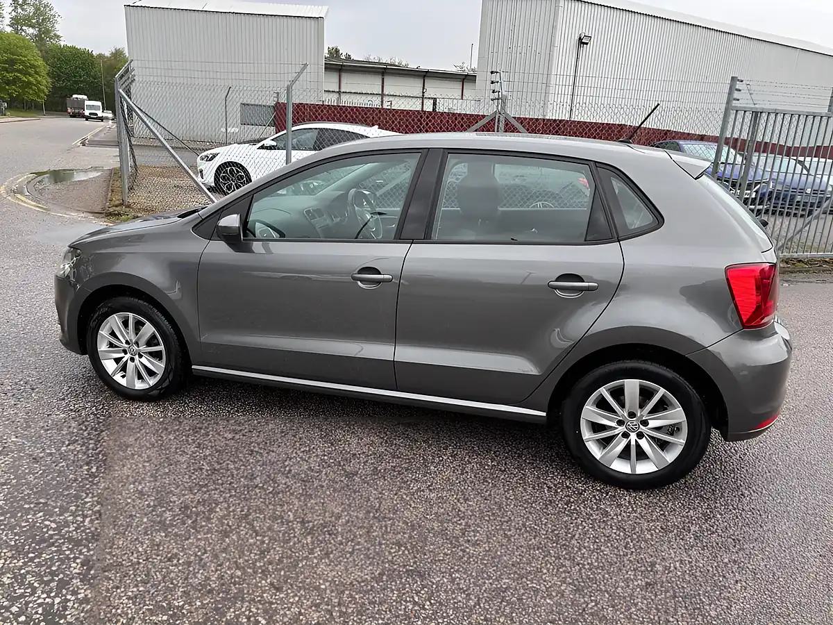 Used 2015 Volkswagen Polo Se Bluemotion Tech Grey - Interior and Exterior details 11