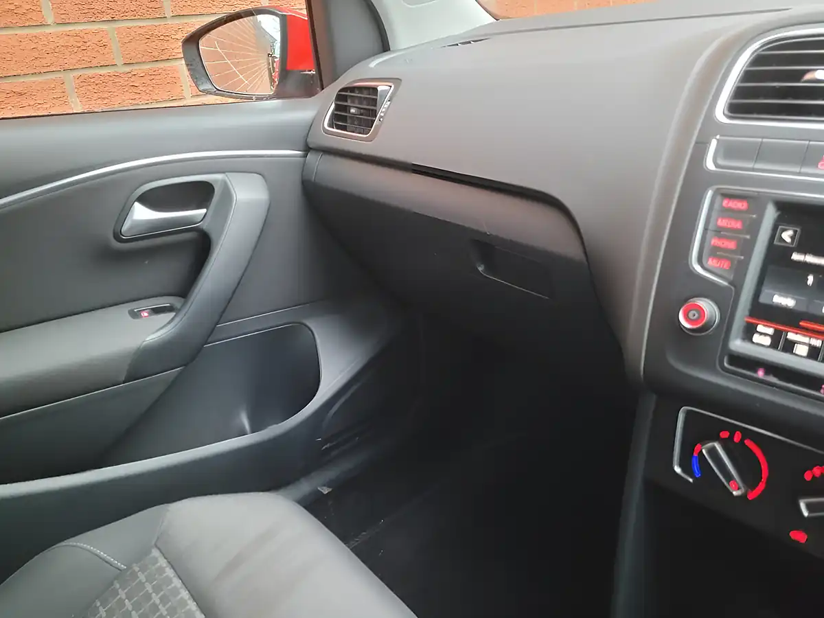 Used 2015 Volkswagen Polo Se Bluemotion Tech Red - Interior and Exterior details 16