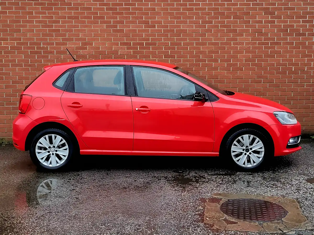 Used 2015 Volkswagen Polo Se Bluemotion Tech Red - Interior and Exterior details 4