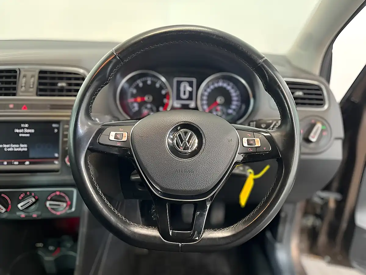 Used 2015 Volkswagen Polo Se Brown - Interior and Exterior details 13
