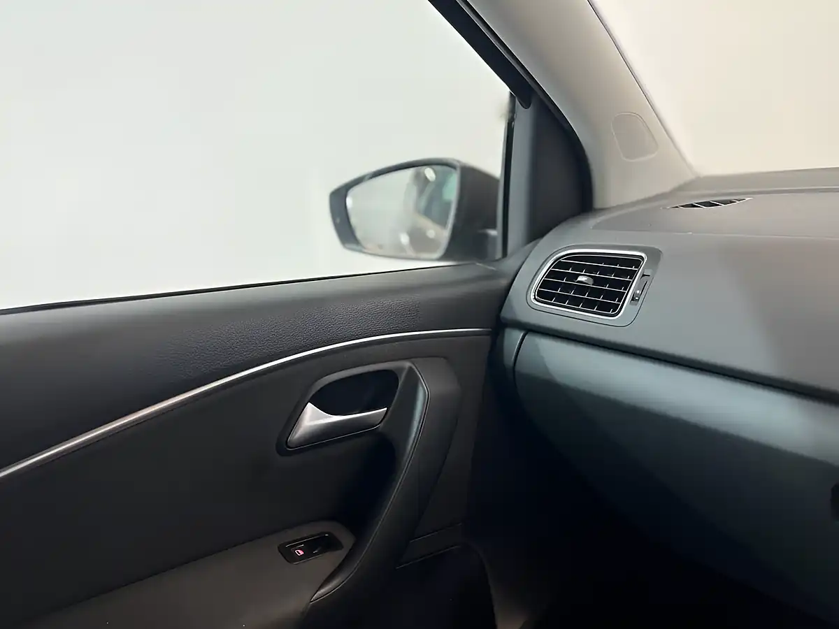 Used 2015 Volkswagen Polo Se Brown - Interior and Exterior details 15