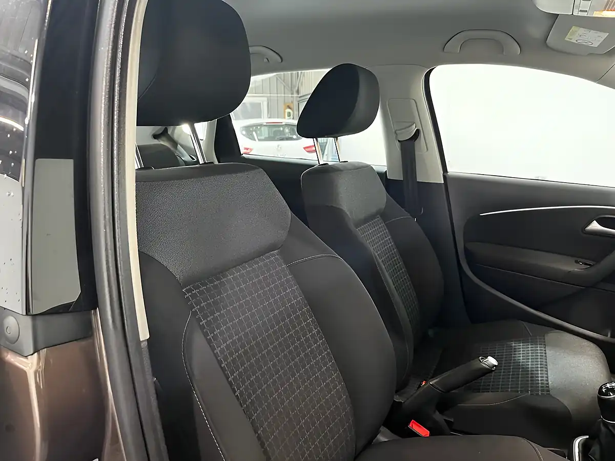 Used 2015 Volkswagen Polo Se Brown - Interior and Exterior details 9