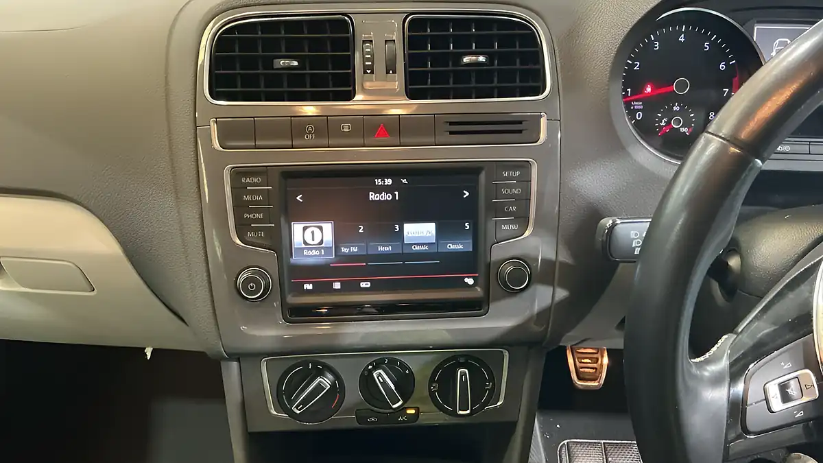 Used 2015 Volkswagen Polo Se Design Blue - Interior and Exterior details 14