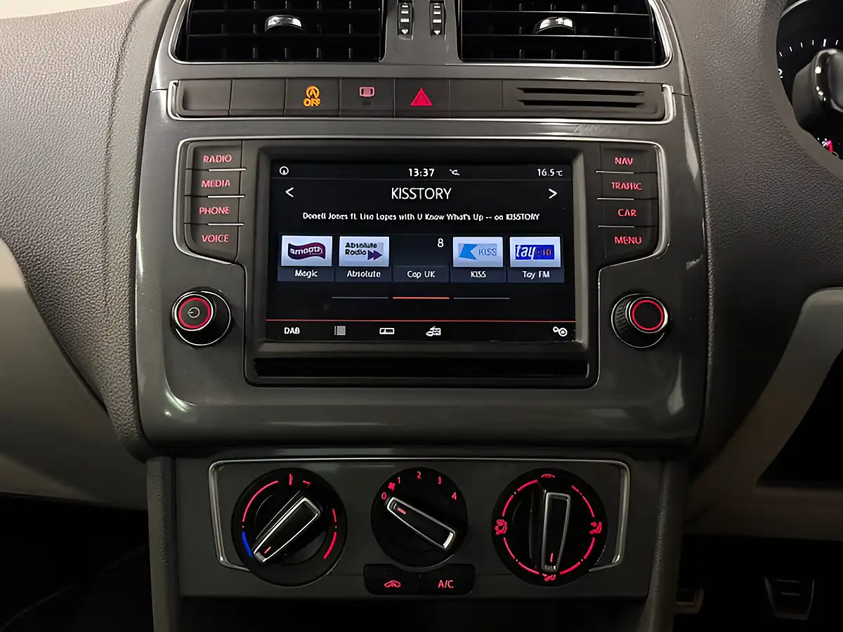 Used 2015 Volkswagen Polo Se Design Blue - Interior and Exterior details 15