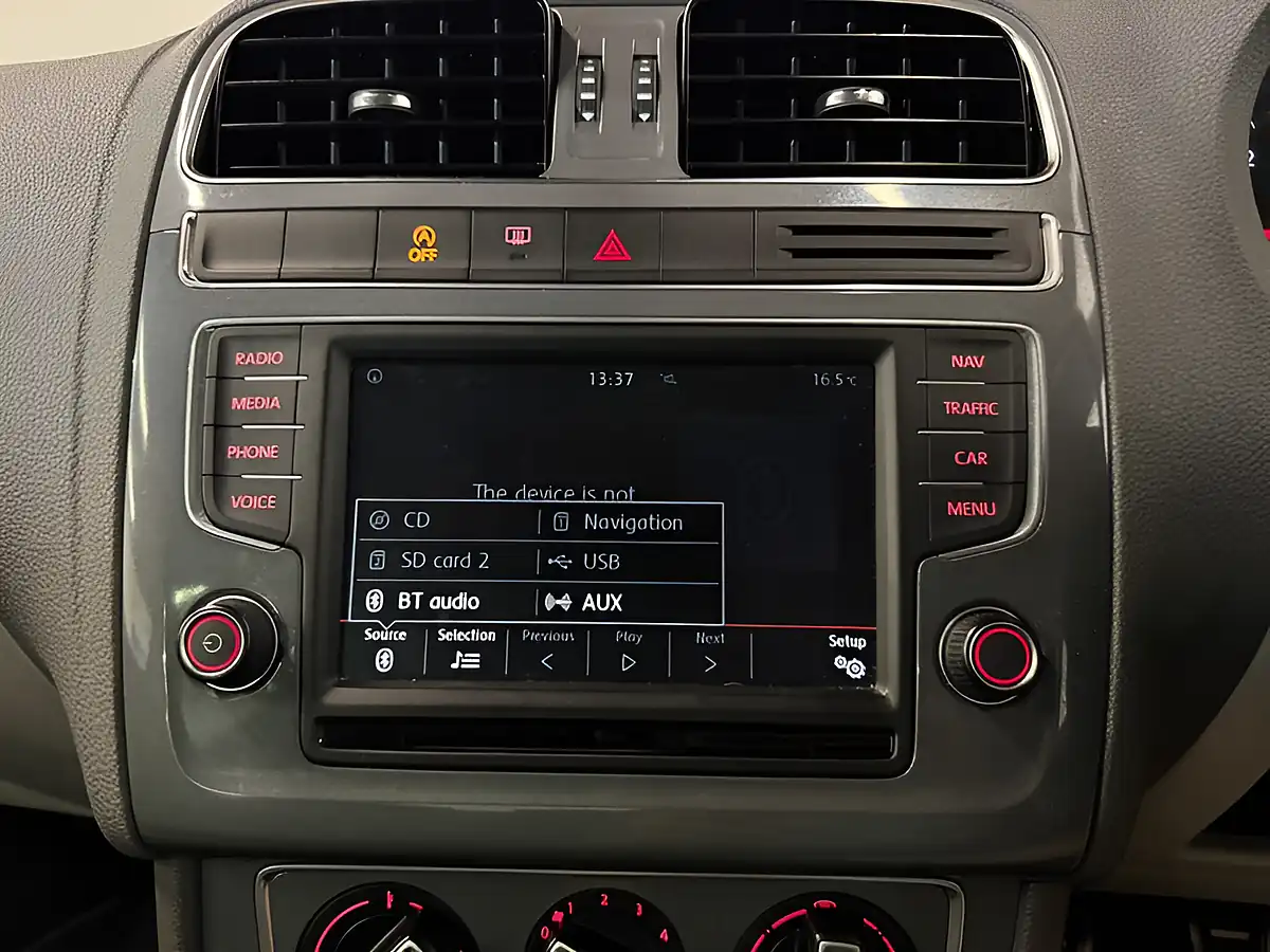 Used 2015 Volkswagen Polo Se Design Blue - Interior and Exterior details 19