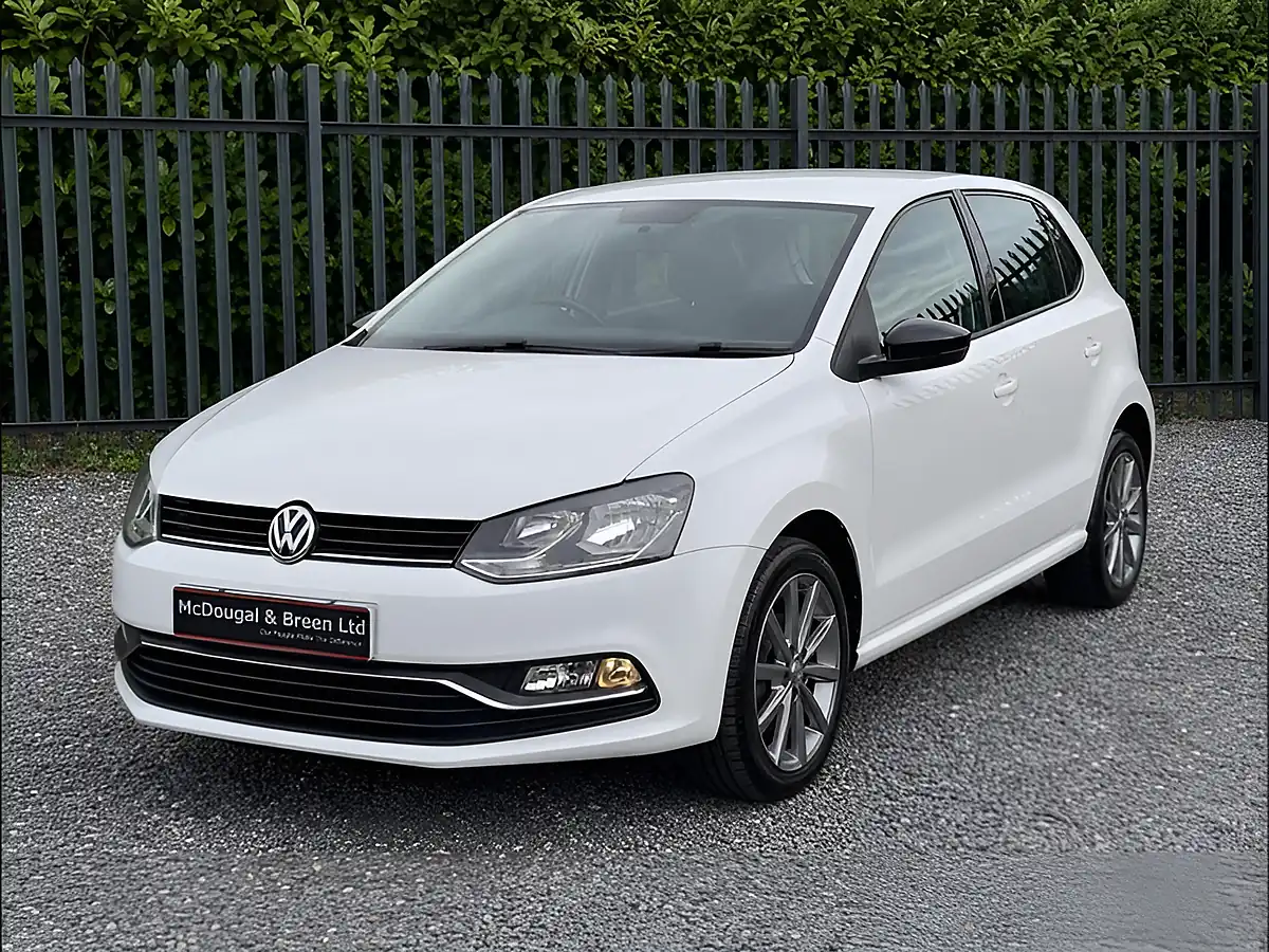 Used 2015 Volkswagen Polo Se Design White - Front View