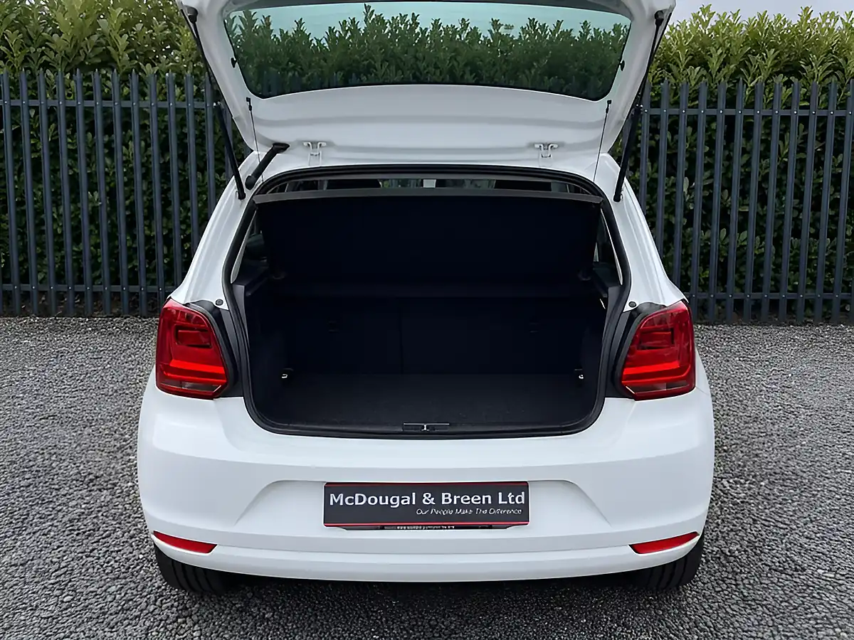 Used 2015 Volkswagen Polo Se Design White - Interior and Exterior details 10