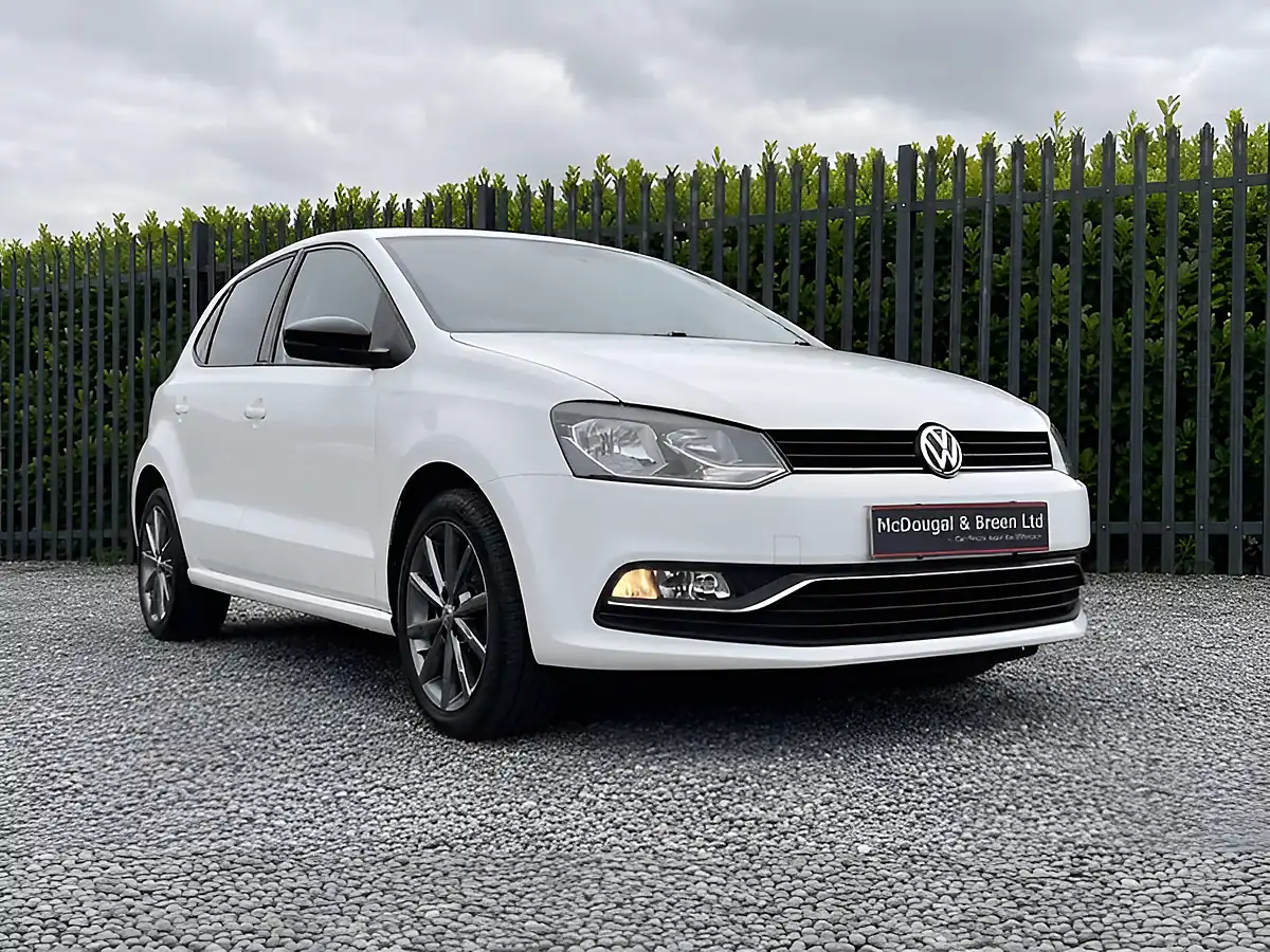 Used 2015 Volkswagen Polo Se Design White - Interior and Exterior details 12