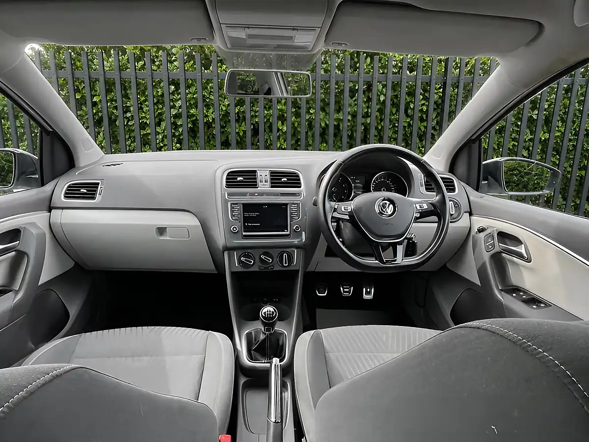 Used 2015 Volkswagen Polo Se Design White - Interior and Exterior details 13