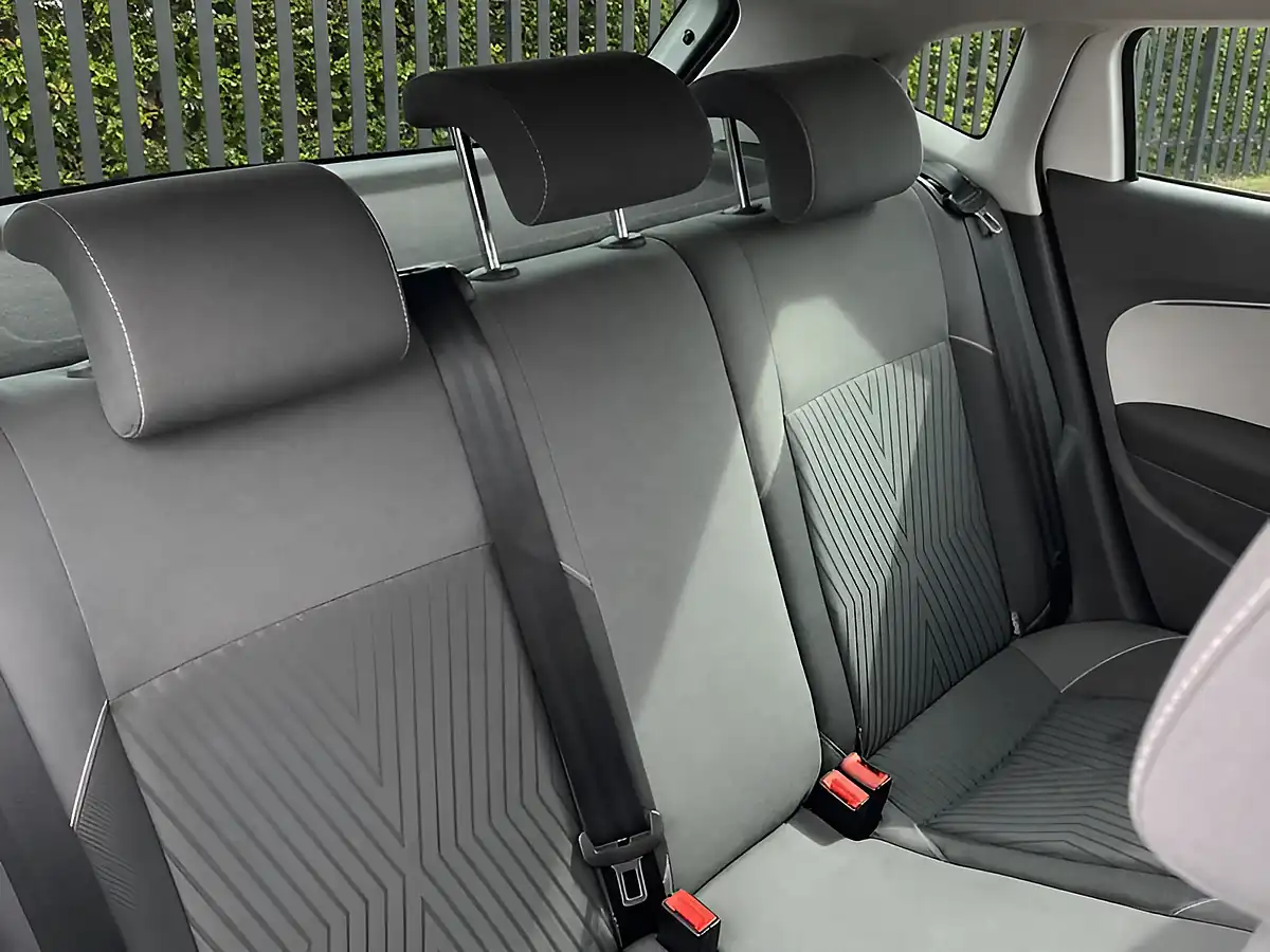 Used 2015 Volkswagen Polo Se Design White - Interior and Exterior details 16
