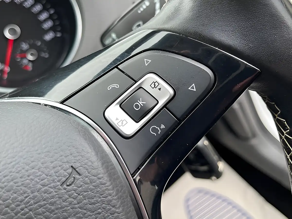 Used 2015 Volkswagen Polo Se Design White - Interior and Exterior details 17