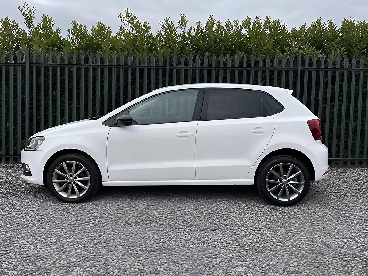 Used 2015 Volkswagen Polo Se Design White - Interior and Exterior details 2