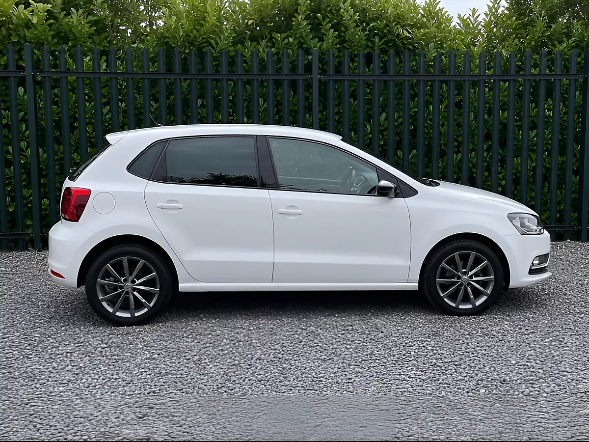 Used 2015 Volkswagen Polo Se Design White - Interior and Exterior details 6