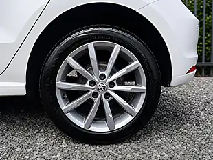 Used 2015 Volkswagen Polo Se Design White - Interior and Exterior details 9