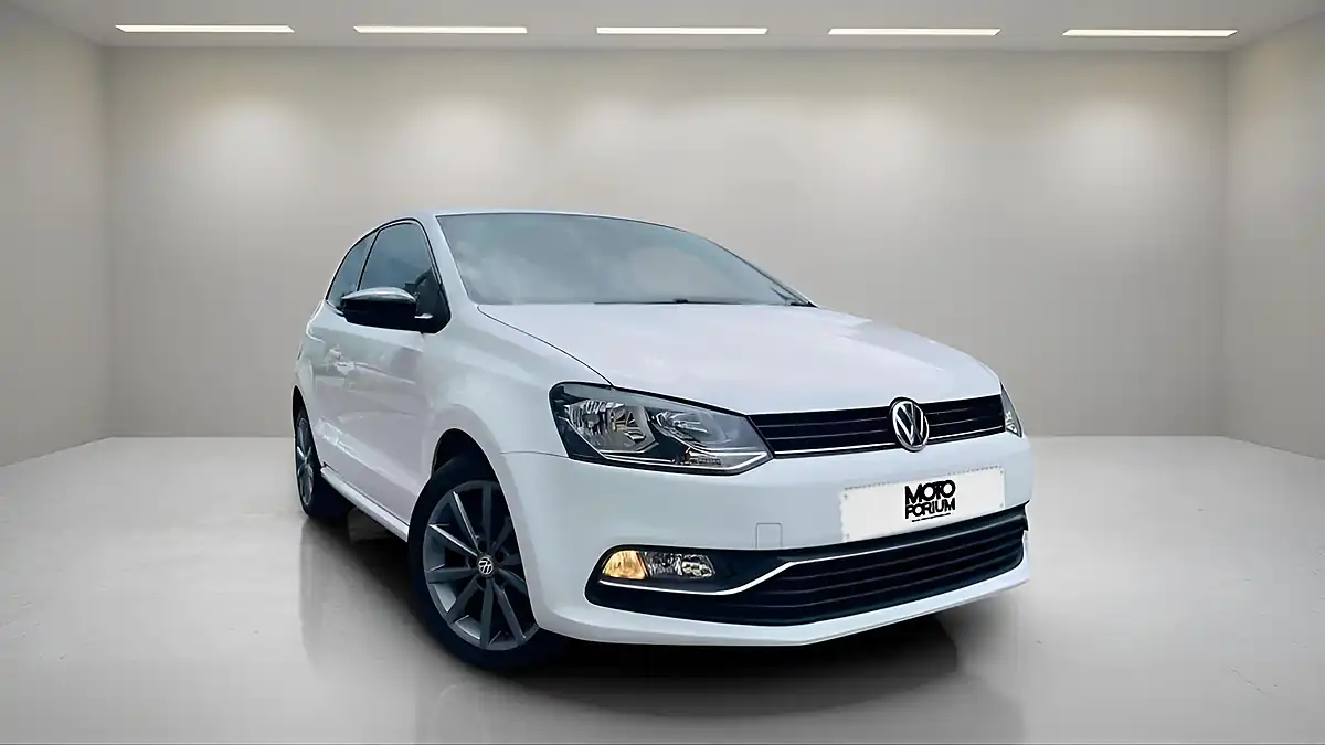 Used 2015 Volkswagen Polo Se Design White - Front View