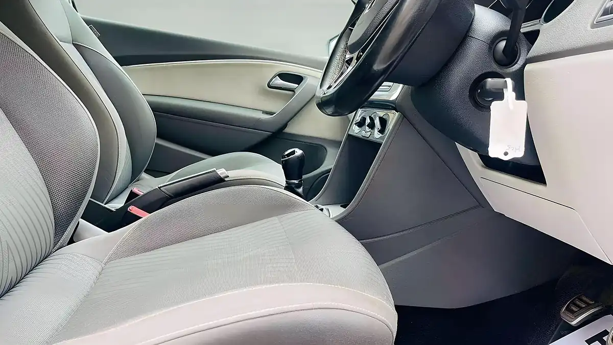 Used 2015 Volkswagen Polo Se Design White - Interior and Exterior details 14