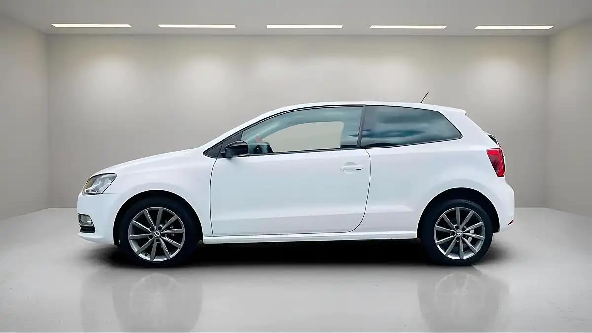 Used 2015 Volkswagen Polo Se Design White - Interior and Exterior details 5