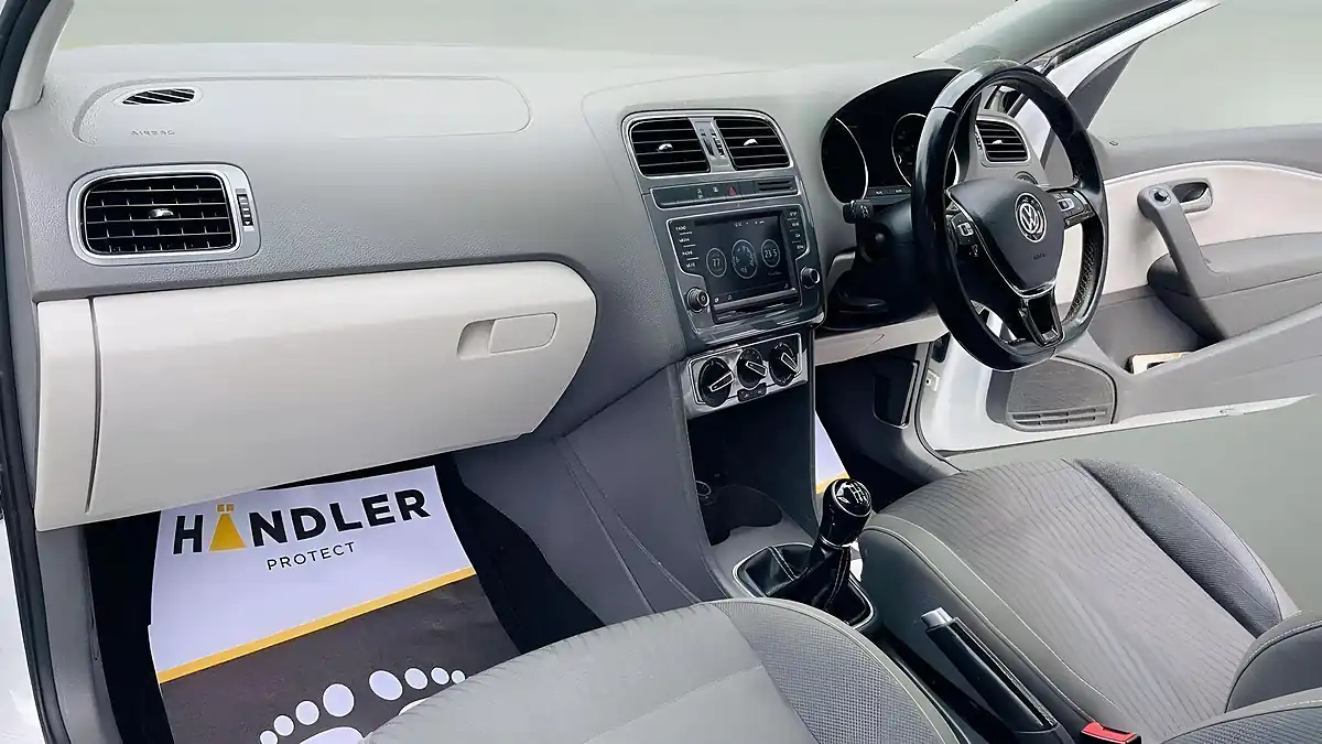 Used 2015 Volkswagen Polo Se Design White - Interior and Exterior details 8
