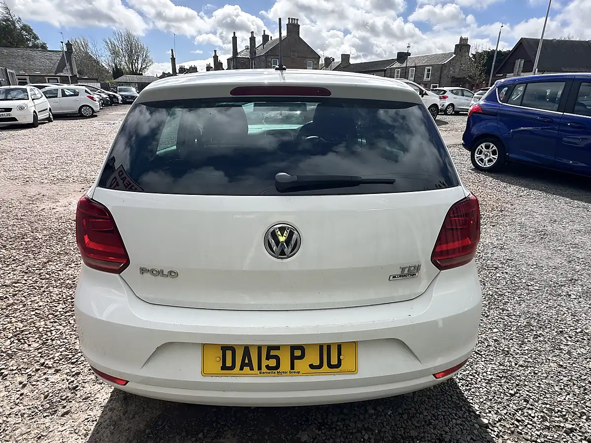 Used 2015 Volkswagen Polo Se Design White - Interior and Exterior details 12