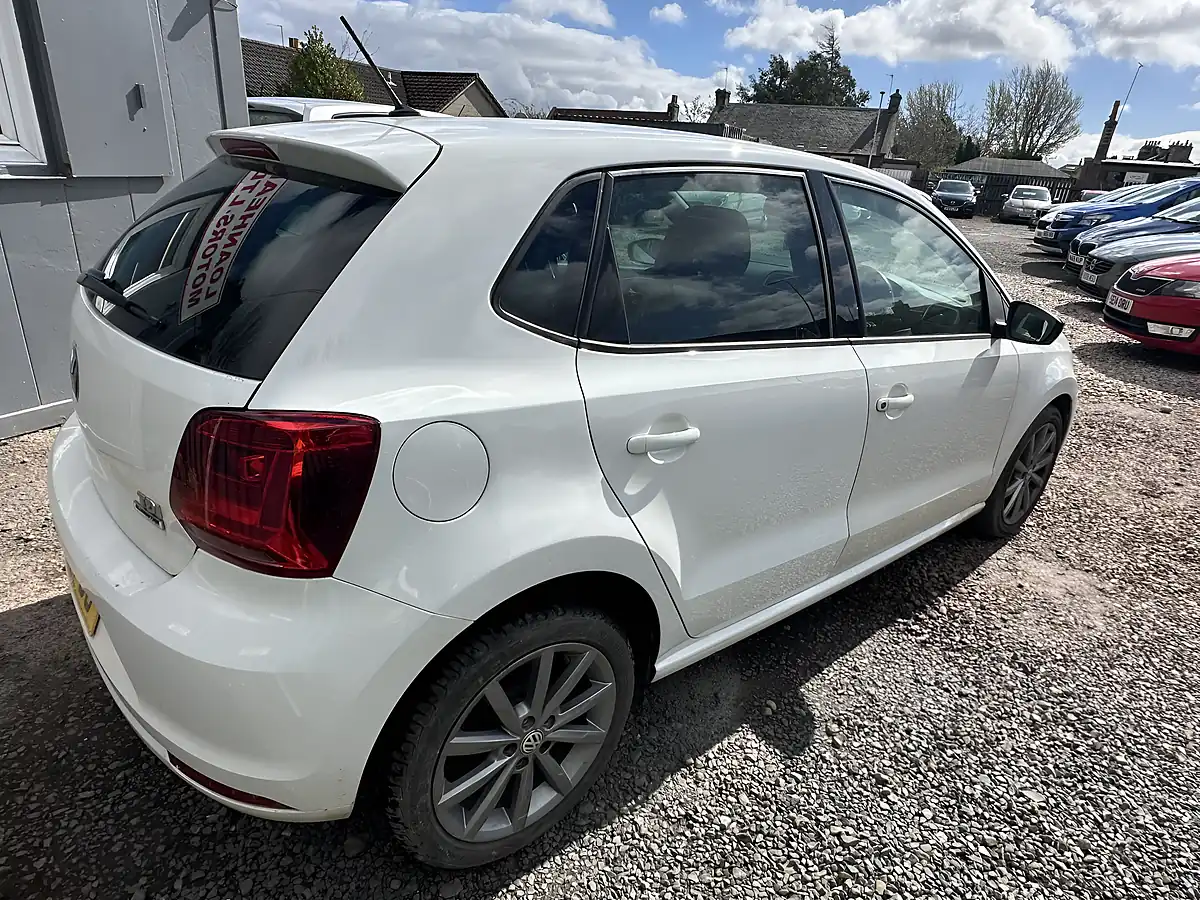 Used 2015 Volkswagen Polo Se Design White - Interior and Exterior details 13