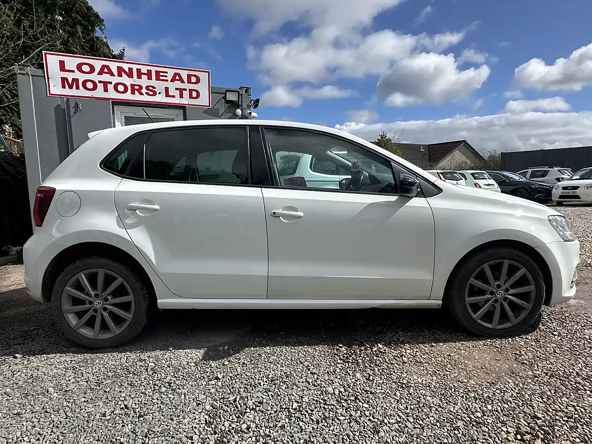 Used 2015 Volkswagen Polo Se Design White - Interior and Exterior details 15