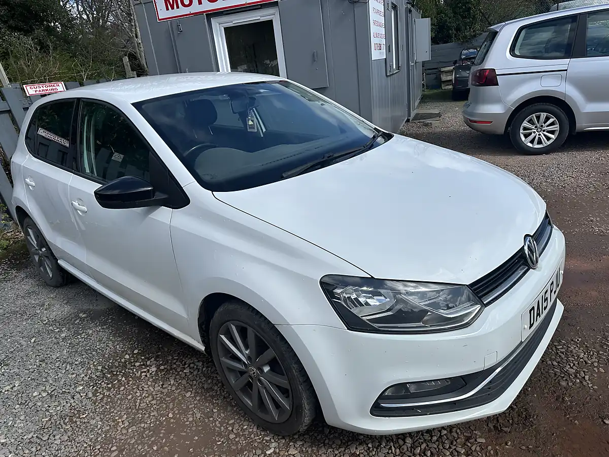 Used 2015 Volkswagen Polo Se Design White - Interior and Exterior details 2