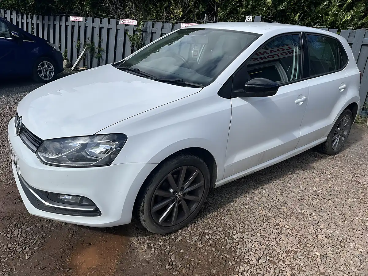 Used 2015 Volkswagen Polo Se Design White - Interior and Exterior details 5