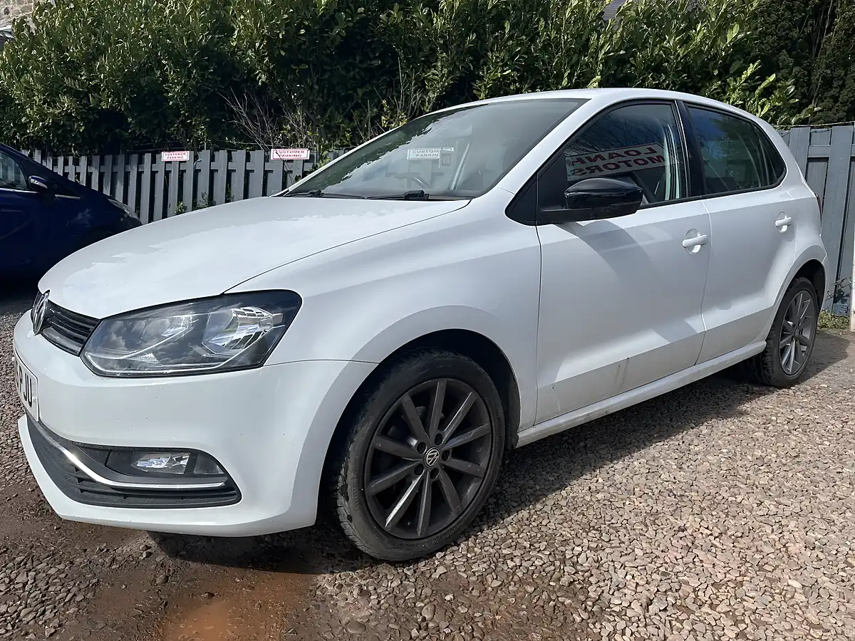 Used 2015 Volkswagen Polo Se Design White - Interior and Exterior details 6