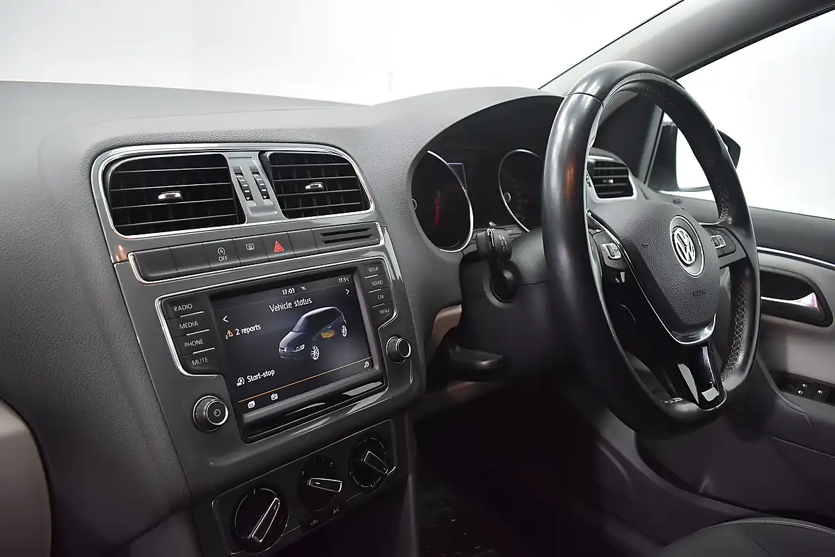 Used 2015 Volkswagen Polo Se Design White - Interior and Exterior details 12