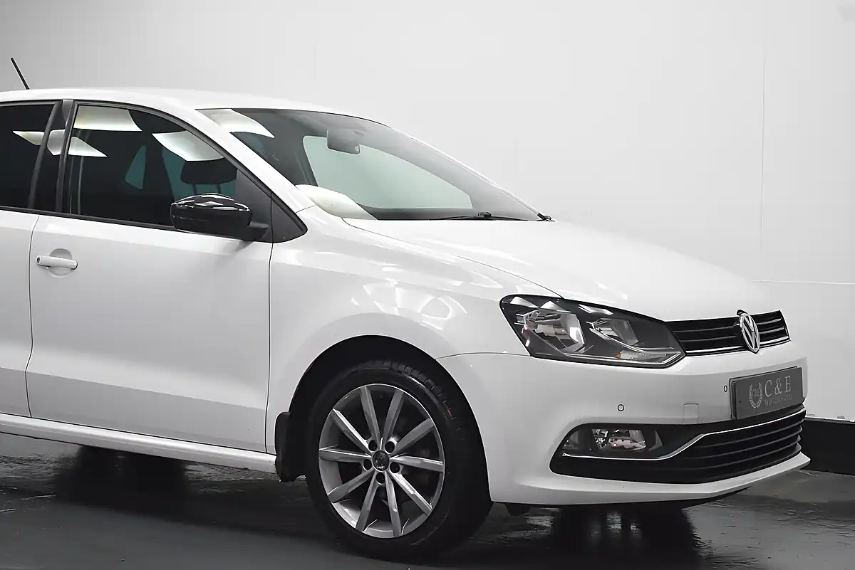 Used 2015 Volkswagen Polo Se Design White - Interior and Exterior details 14