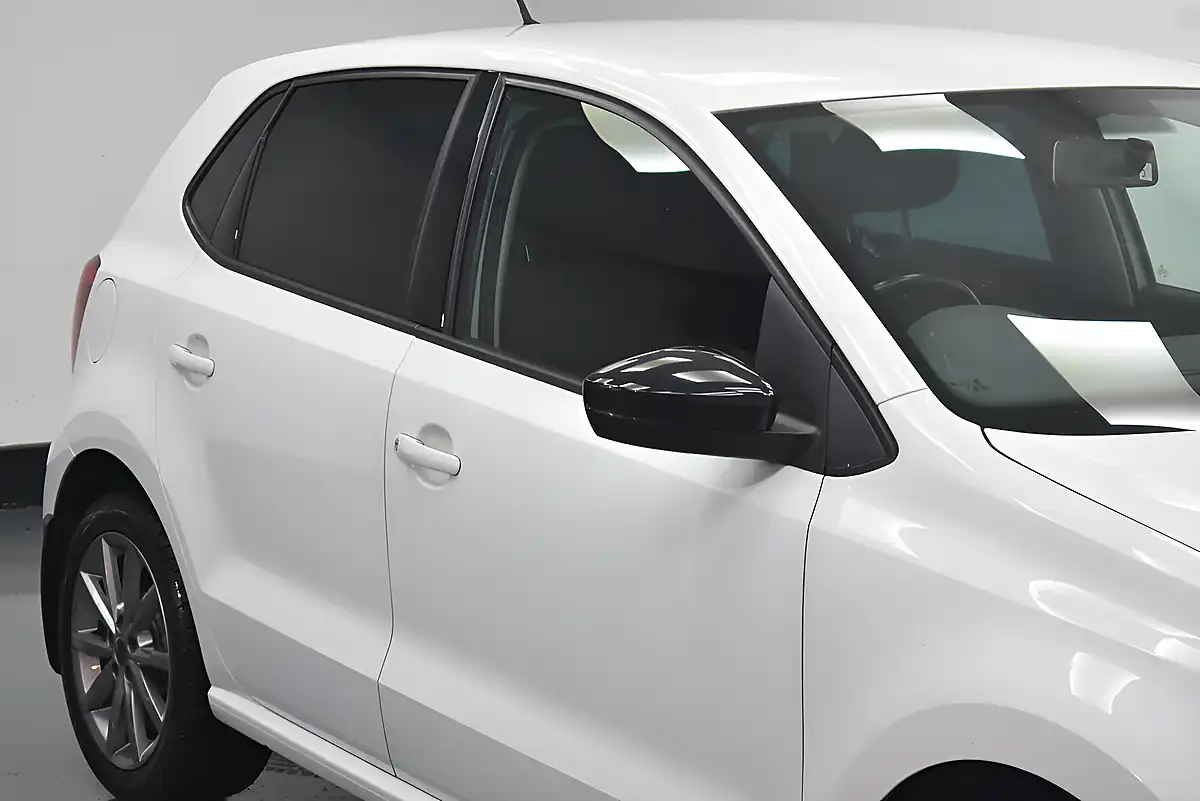 Used 2015 Volkswagen Polo Se Design White - Interior and Exterior details 15