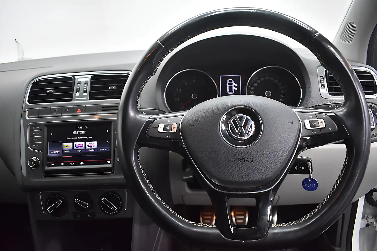 Used 2015 Volkswagen Polo Se Design White - Interior and Exterior details 18