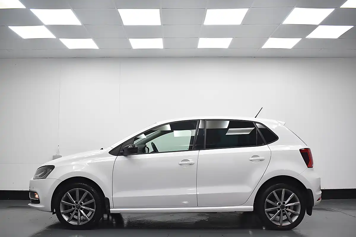 Used 2015 Volkswagen Polo Se Design White - Interior and Exterior details 2