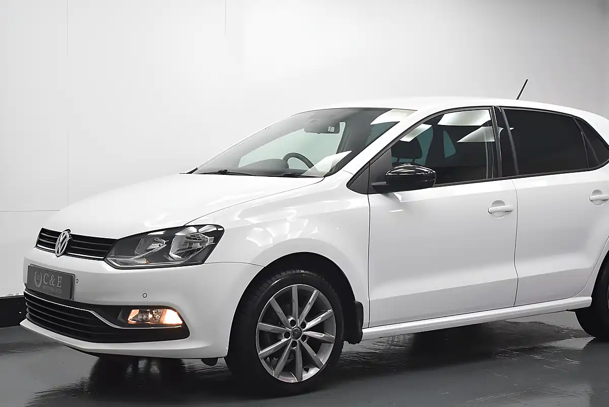 Used 2015 Volkswagen Polo Se Design White - Interior and Exterior details 3