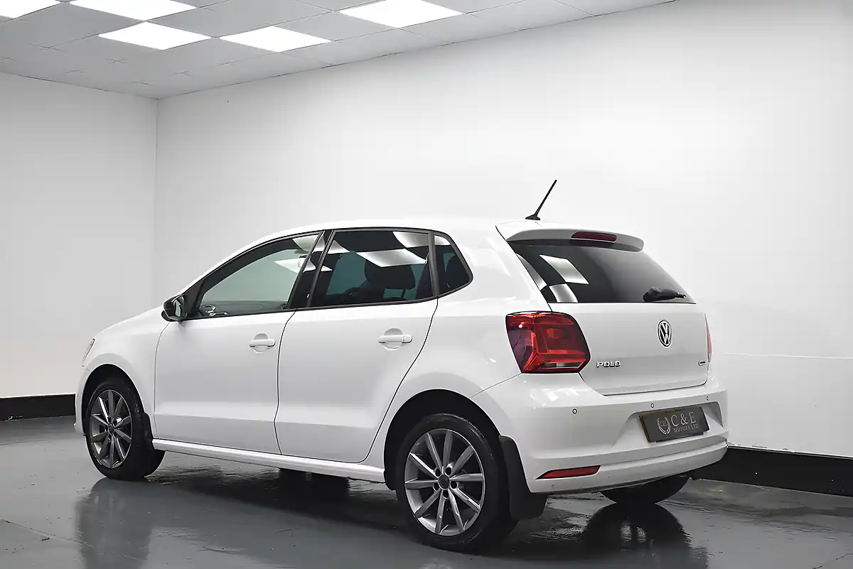 Used 2015 Volkswagen Polo Se Design White - Interior and Exterior details 4