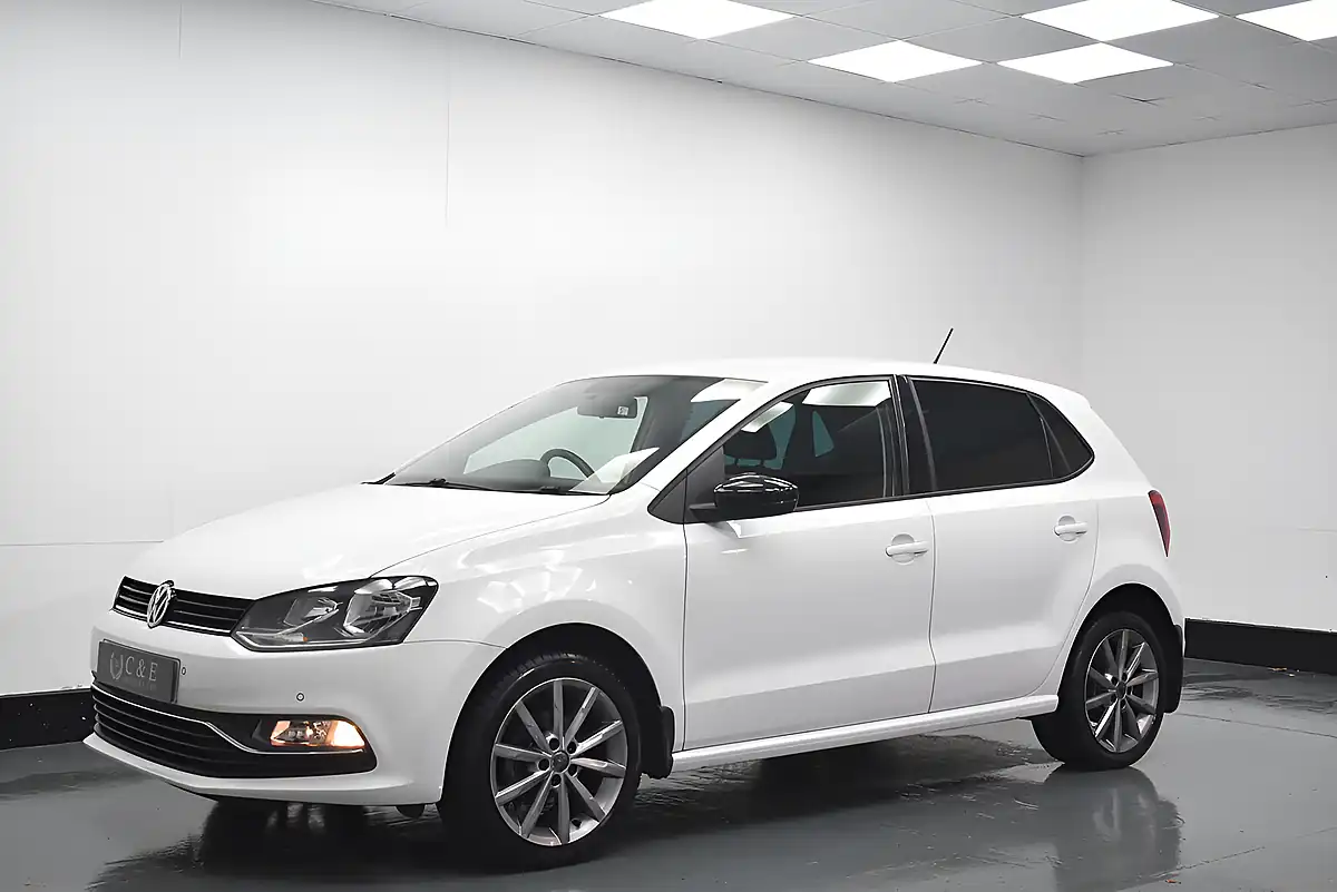 Used 2015 Volkswagen Polo Se Design White - Interior and Exterior details 5