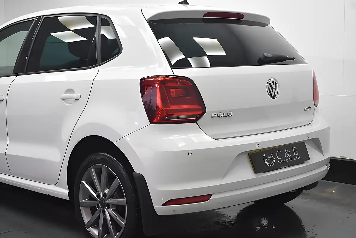 Used 2015 Volkswagen Polo Se Design White - Interior and Exterior details 6