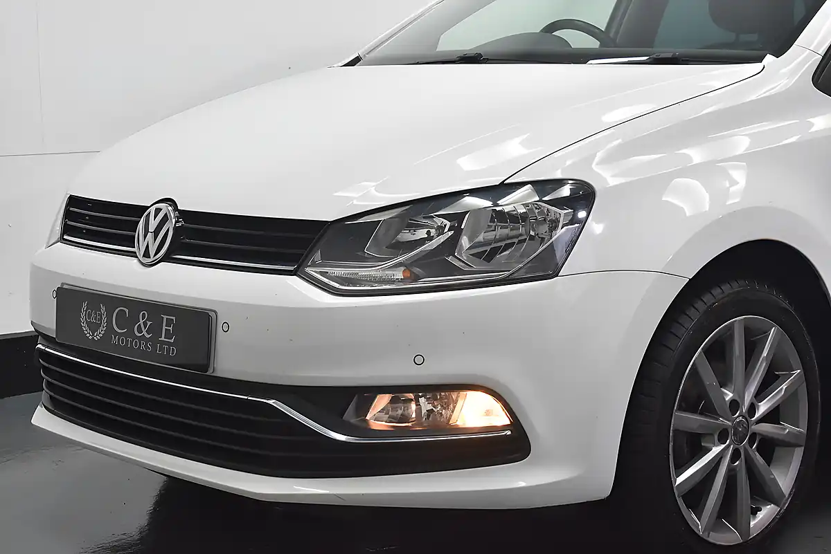 Used 2015 Volkswagen Polo Se Design White - Interior and Exterior details 7