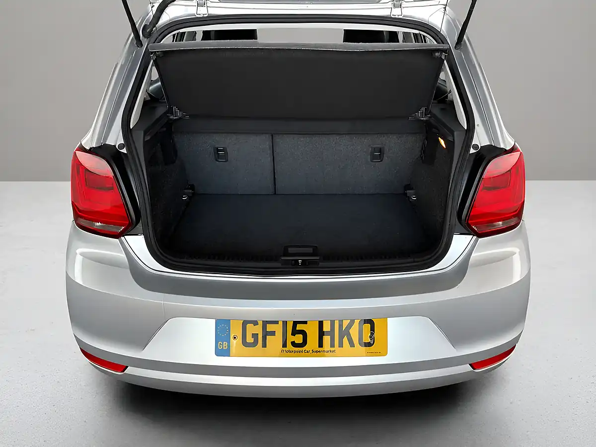 Used 2015 Volkswagen Polo Se Edition Silver - Interior and Exterior details 5