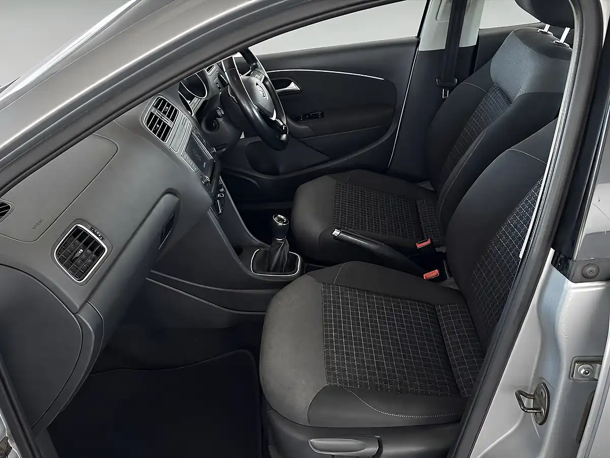 Used 2015 Volkswagen Polo Se Edition Silver - Interior and Exterior details 7