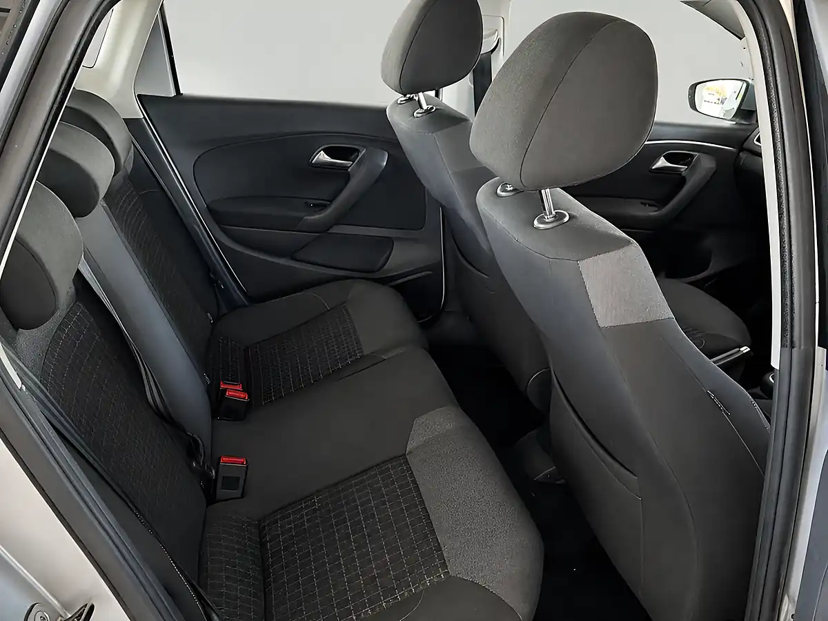 Used 2015 Volkswagen Polo Se Edition Silver - Interior and Exterior details 8