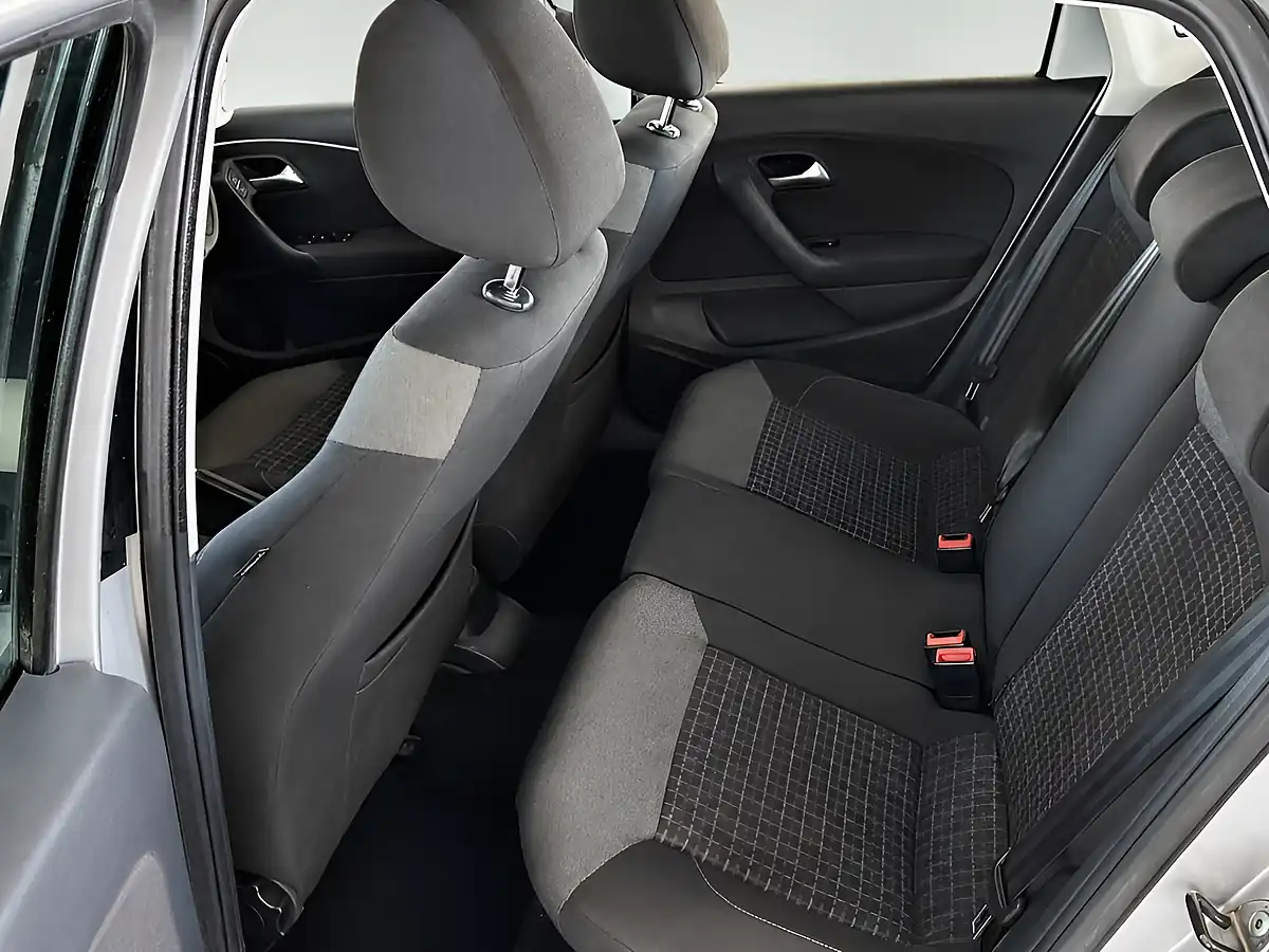 Used 2015 Volkswagen Polo Se Edition Silver - Interior and Exterior details 9