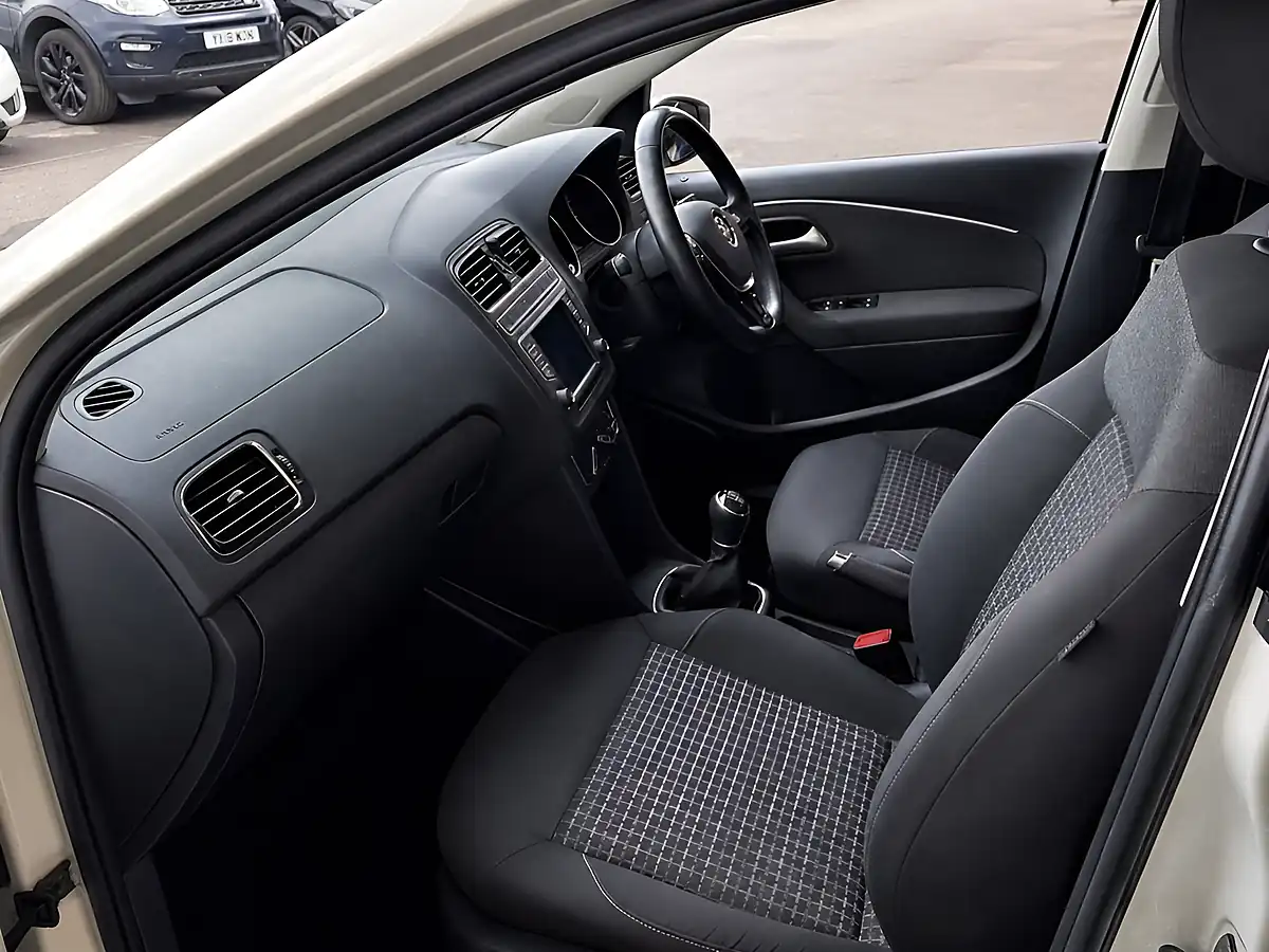 Used 2015 Volkswagen Polo Se Edition White - Interior and Exterior details 8