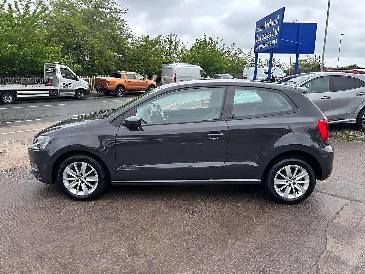 Used 2015 Volkswagen Polo Se Grey - Interior and Exterior details 10