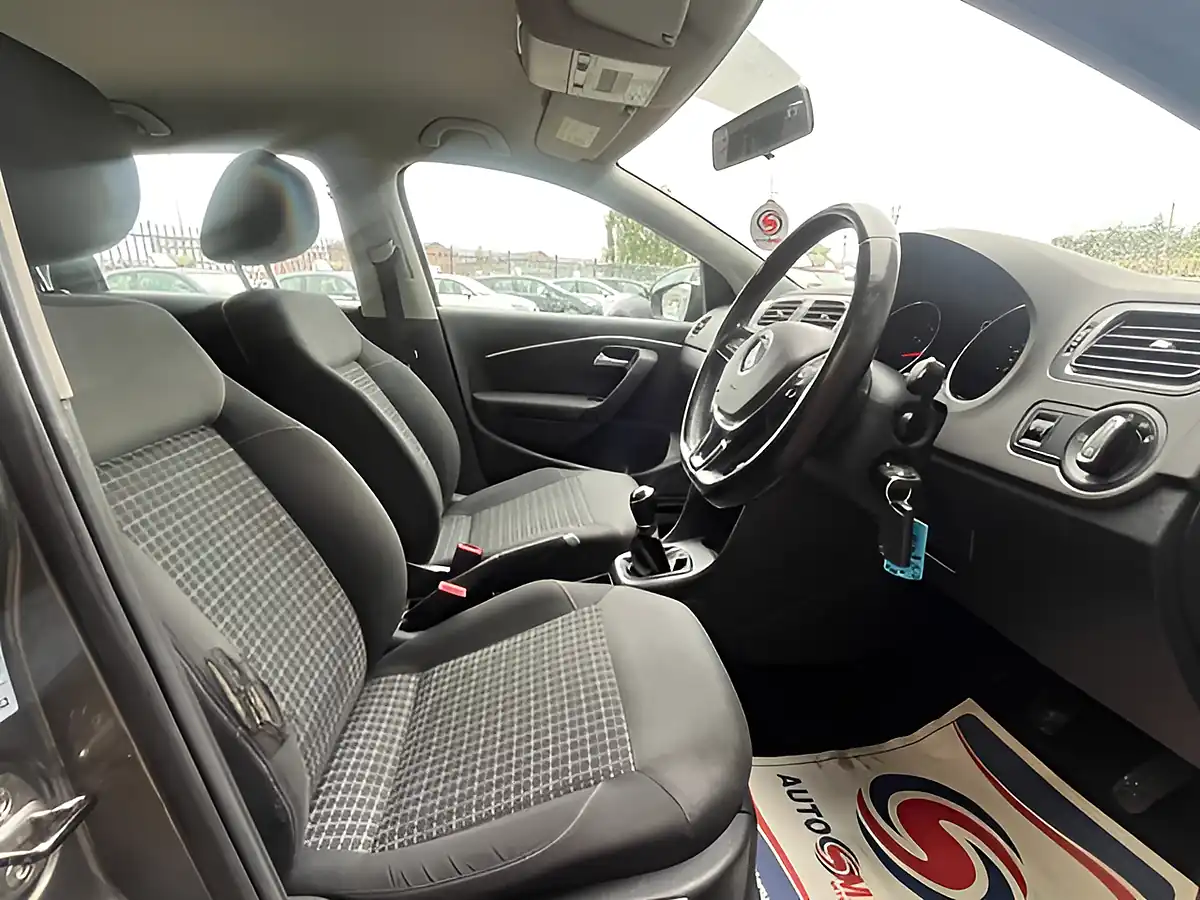 Used 2015 Volkswagen Polo Se Grey - Interior and Exterior details 5