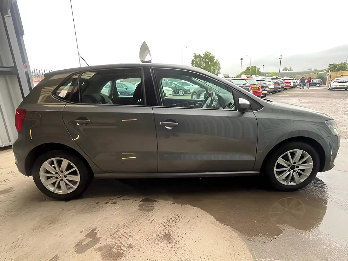 Used 2015 Volkswagen Polo Se Grey - Interior and Exterior details 8