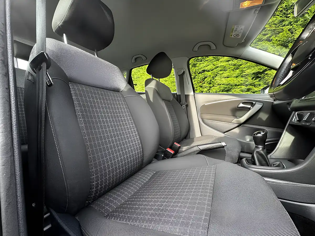 Used 2015 Volkswagen Polo Se Grey - Interior and Exterior details 15